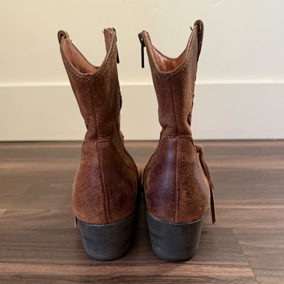 Born Women’s Brown Distressed Leather Western Style Low Boot Size 7.5 - Picture 6 of 13